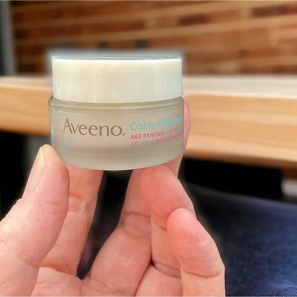 Aveeno Calm + Restore Age Renewal Package - Picture 4 of 4